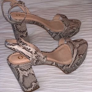 Restriction free heeled sandals